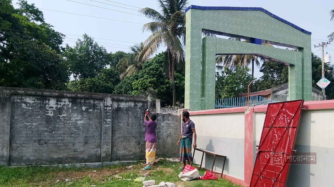 নতুন গেটে বদলে গেল বীরগঞ্জ মডেল সরকারি বিদ্যালয়ের চিত্র